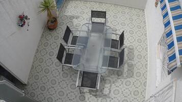 House, 2 Bedrooms, Balcony, Garden View | Dining