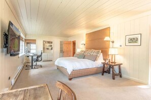 5 habitaciones, tabla de planchar con plancha, wifi y ropa de cama 
