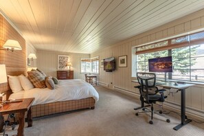 5 bedrooms, iron/ironing board, Internet, bed sheets