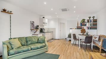 Fernseher, Tischtennisplatte