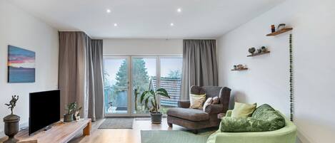 Tv och ett bordtennisbord