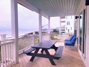 تناول الطعام بالخارج