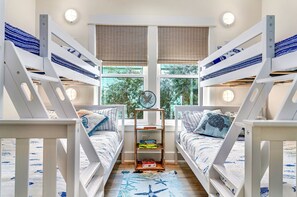 5 bedrooms, iron/ironing board, free WiFi, bed sheets