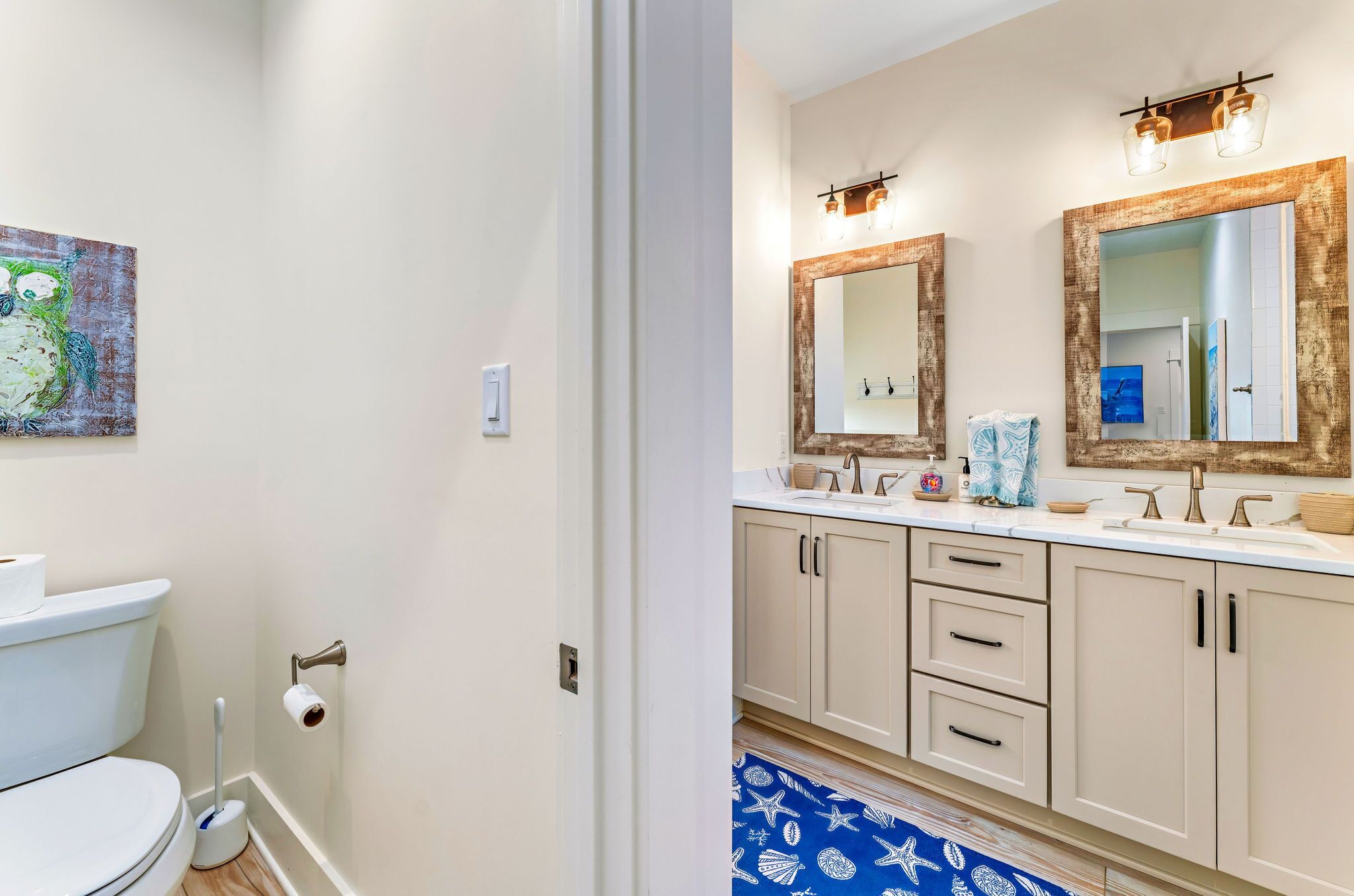 Een douche, handdoeken