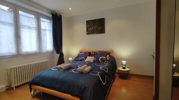 Silitysrauta/-lauta, ilmainen Wi-Fi, vuodevaatteet