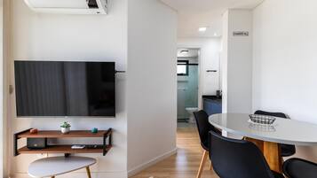 Basic Apartment | Dining