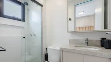 Basic Apartment | Bathroom