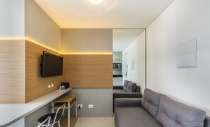 Basic Apartment | Living area - Your Complete Stay in a Building With a gym in the Best Location in Curitiba - Plas (Curitiba)