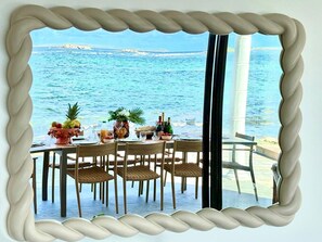 Dining - Villa Euphyllia  — Le luxe les pieds dans l’eau (Oyster Pond)