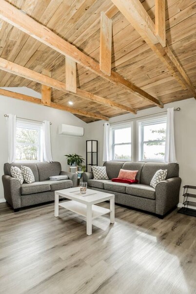 Elegant home away from home - Valley View