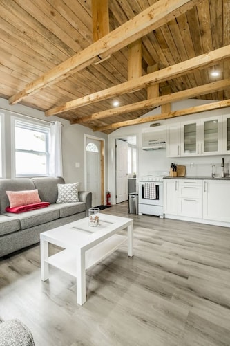 Elegant home away from home - Valley View