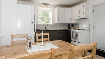 KylskÄp, mikrovÄgsugn, ugn och spishÀll