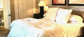 Jacklin Cottage at Generals' Quarters