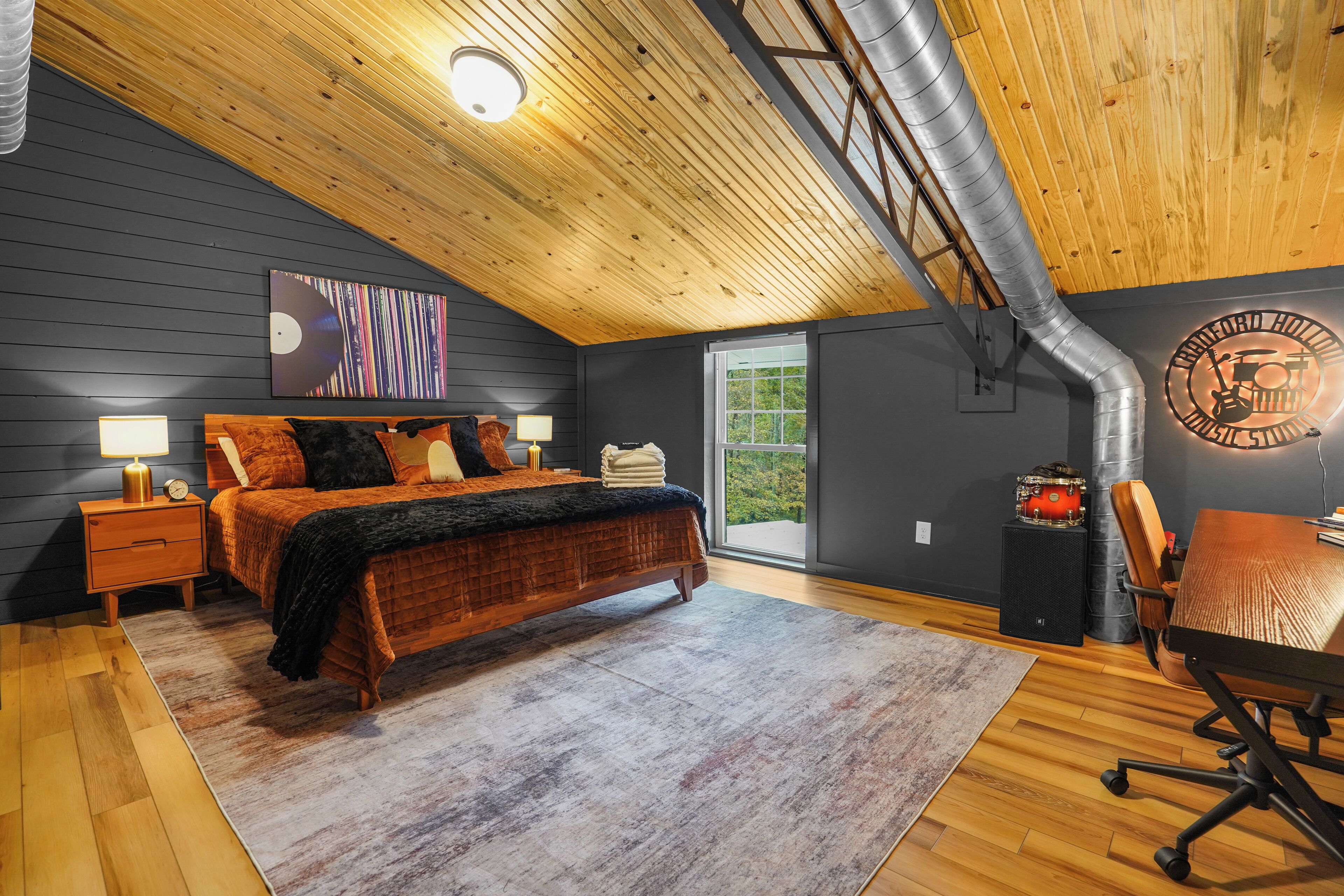 5 bedrooms, free WiFi, bed sheets