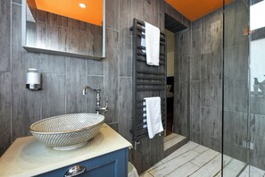 Bathroom - Tealby House (Bingham)