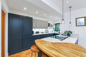House, 3 Bedrooms, Non Smoking | Private kitchen | Full-size fridge, oven, stovetop, dishwasher - Tealby House (Bingham)