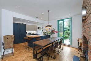 Casa, 3 habitaciones, para no fumadores | Cocina privada | Refrigerador con congelador, horno, parrilla de estufa y lavavajillas 