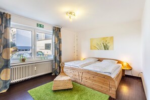 1 dormitorio, tabla de planchar con plancha, wifi