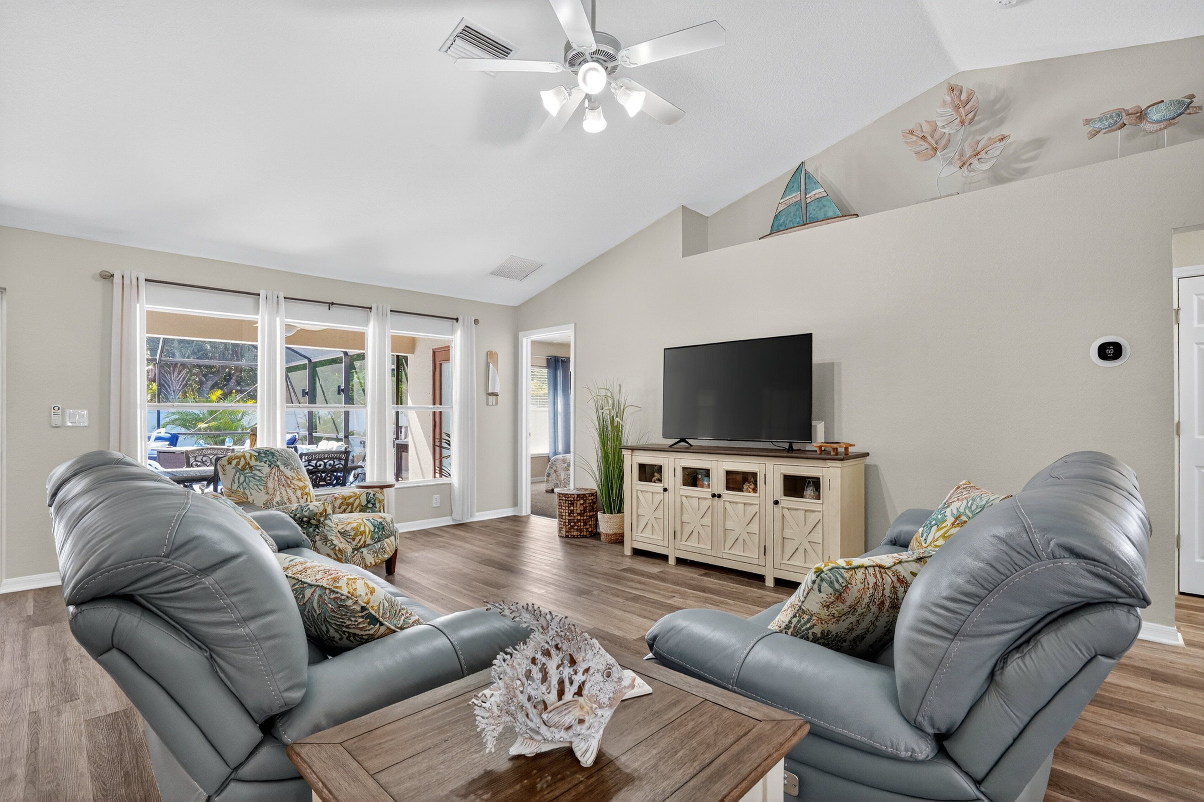 House, 4 Bedrooms | Living area | Smart TV, streaming services