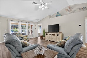 Hus, 4 soverom | Oppholdsområde | Smart-TV og strømmetjenester