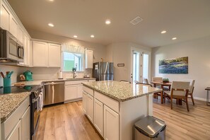 Hus, 2 soverom | Eget kjøkken | Kjøleskap, ovn, kaffetrakter/tekoker og brødrister