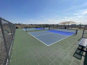 Maison, 2 chambres | Terrain de sport