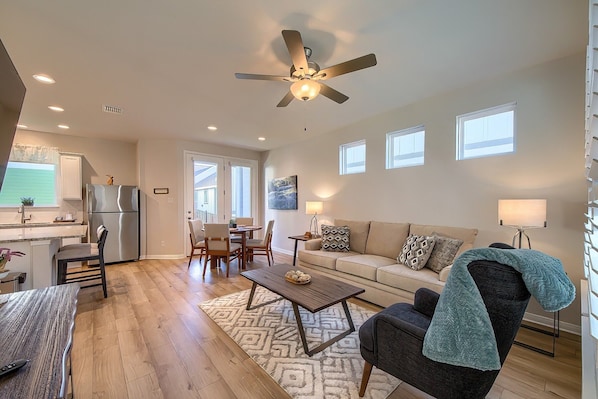 House, 2 Bedrooms | Living area