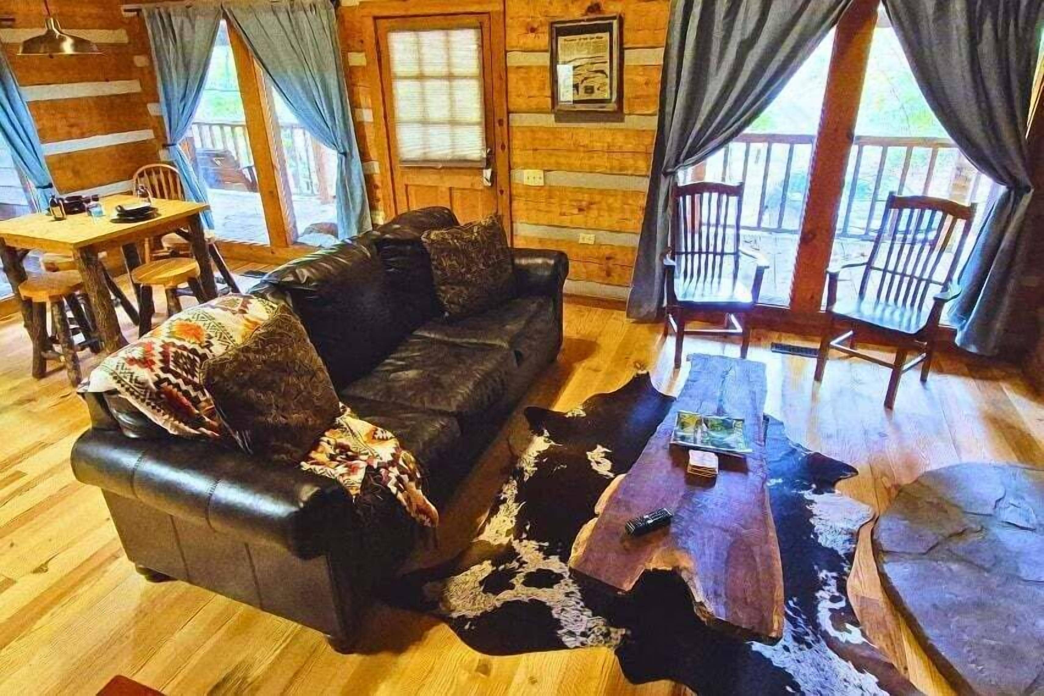 Cabin, 2 Bedrooms | Living area