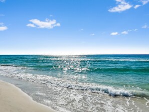 A beach with clear blue water and a sandy shore. - Blue Palm 3 Bedroom Home (Panama City Beach)