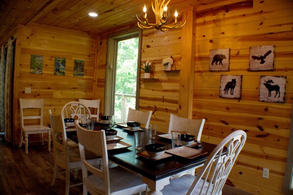 Hytte - 4 soveværelser | Spiseområde
