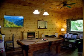 Hytte, 4 soverom | Oppholdsområde | Smart-TV