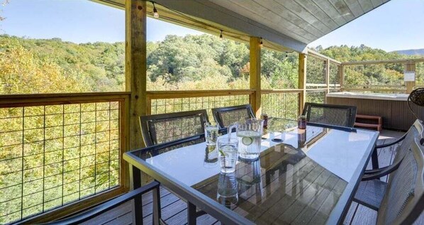 Cabin, 4 Bedrooms | Outdoor dining
