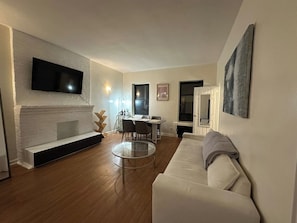 TV - Large 1-Bed Steps from Penn Station (New York)
