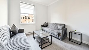 Living area - Luxury Flat in Central London!   -   Waterloo (London)