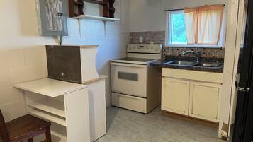 Micro-ondes, four, plaque de cuisson