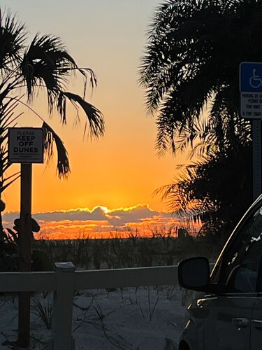 In Bonita Springs, Guest Suit 10 min to beach