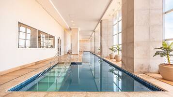 Una piscina techada