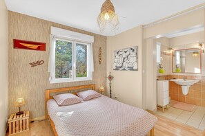 1 bedroom, WiFi, bed sheets