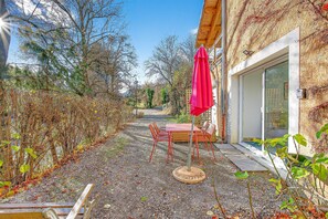Outdoor dining - Ground-Floor T2 Apartment with Outdoor Space (Gap)