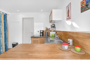 Fridge, microwave, stovetop, coffee/tea maker