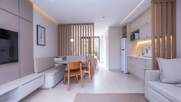 Suíte premium | Área de estar | Smart TV 50 polegadas com canais digitais