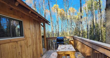 The Rustic Treehouse Hideaway-cozy treehouse retreat in Northern Ontario