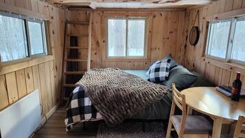 1 bedroom, bed sheets