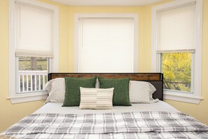 6 bedrooms, iron/ironing board, free WiFi, bed sheets