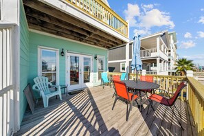 Signature House, 3 Bedrooms, Balcony, Beachside | Balcony - Sea Watch Unit A (Gulf Shores)