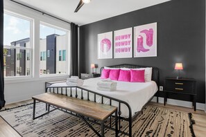 8 soverom, strykejern/-brett, wi-fi (inkludert) og sengetøy