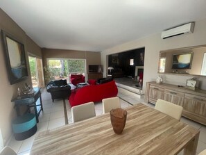Living area - Beautiful, fully air-conditioned villa with 4 master bedrooms, swimming pool, (Vidauban)