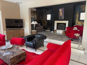 Living area - Beautiful, fully air-conditioned villa with 4 master bedrooms, swimming pool, (Vidauban)