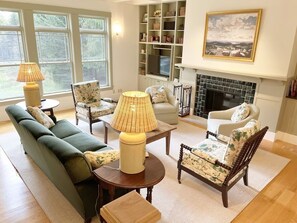 Smart TV, fireplace, ping pong, offices