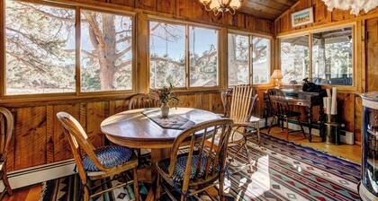 Mountain Cabin Spectacular Views of Longs Peak.